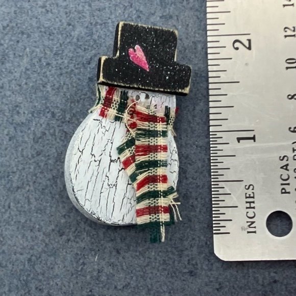 Christmas Pin Brooch Snowman Wood Green Red Plaid Scarf Black Hat Crackle Rustic - Picture 4 of 5